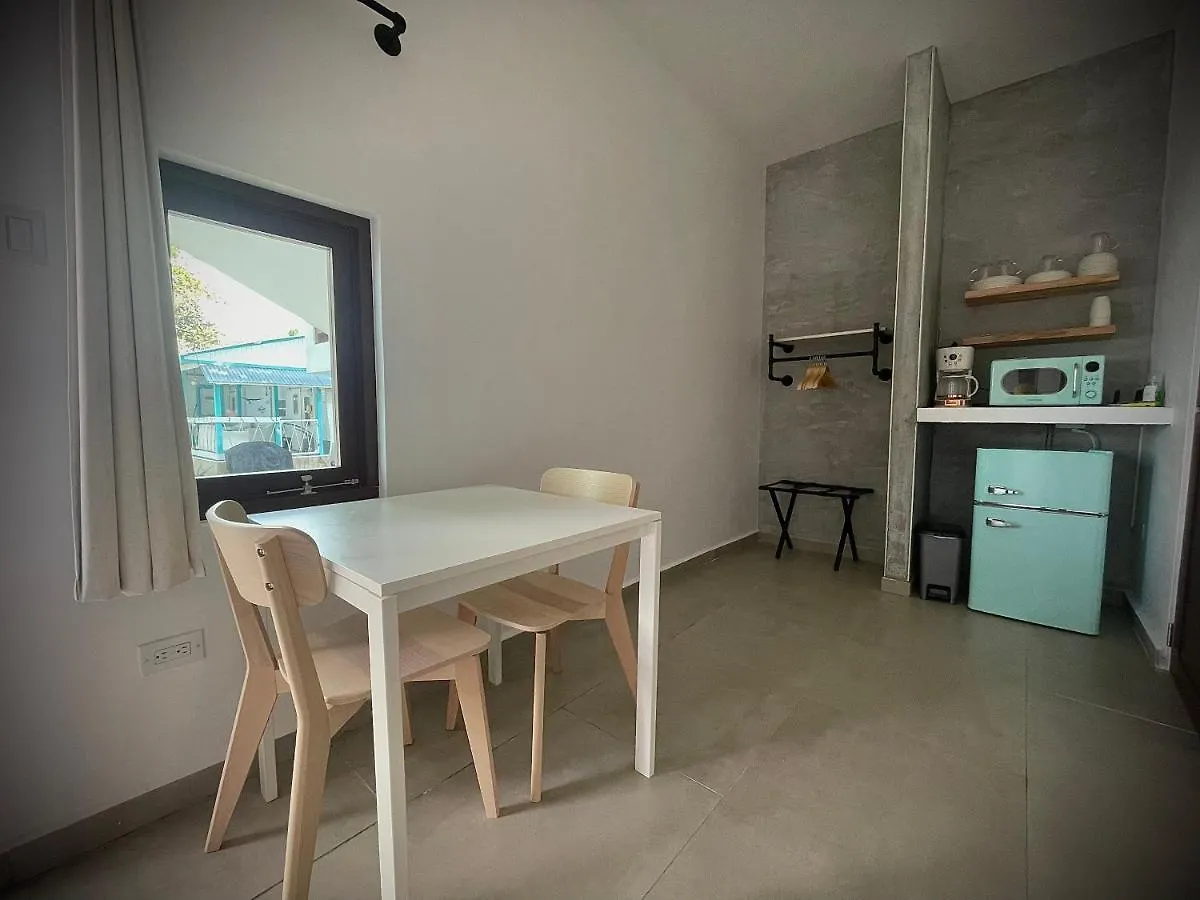 アパート Corcega Beachfront Suites リンコン プエルトリコ